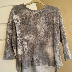 Women's Gray Floral Top